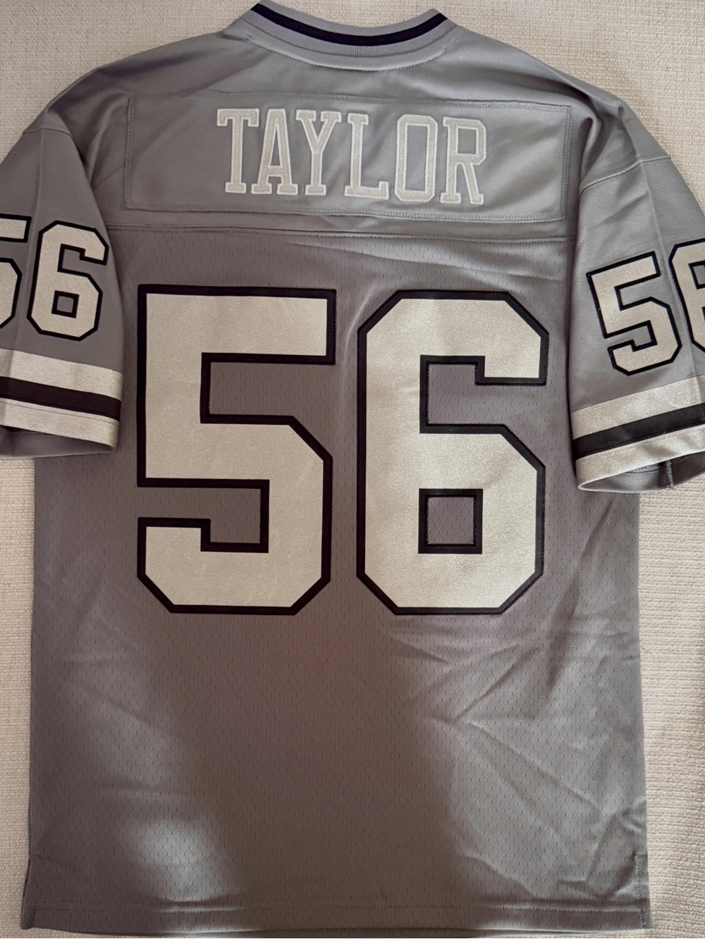 Mitchell & Ness throw back jersey New York Giants Lawrence Taylor youth L 14/16